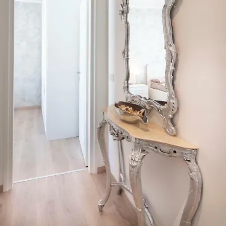 & Cozy Apartment Venice